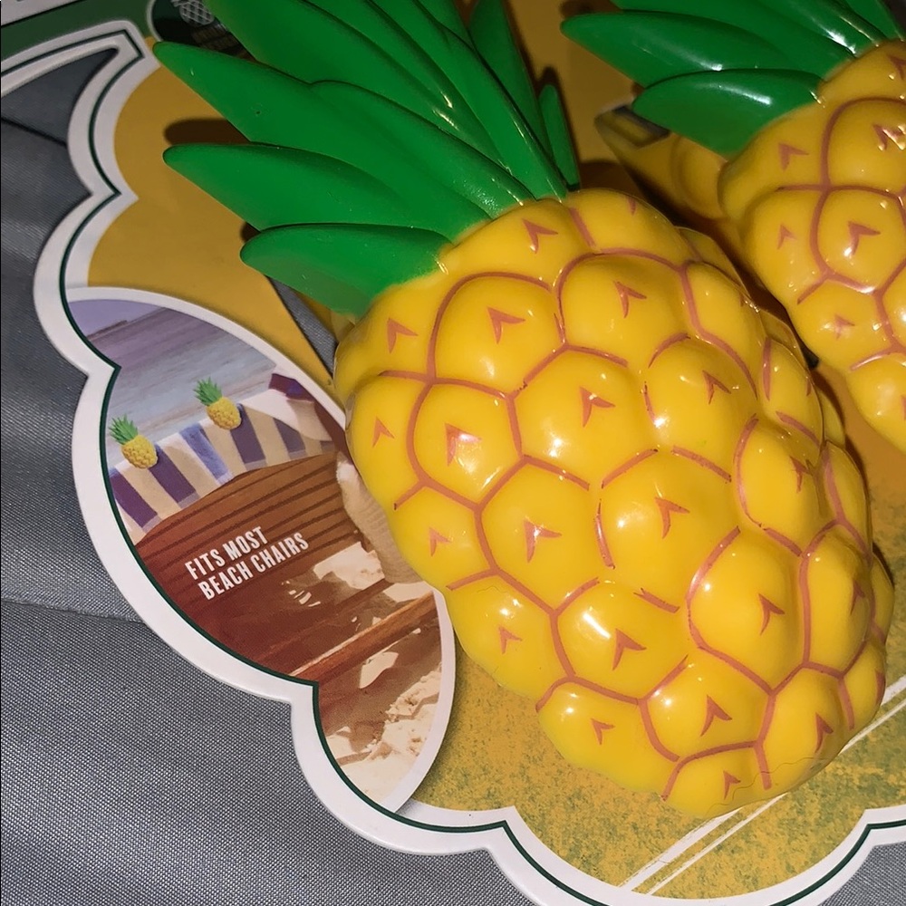 ROAM Pineapple Towel or Tablecloth Clips - Yellow and Green - Picture 6 of 6
